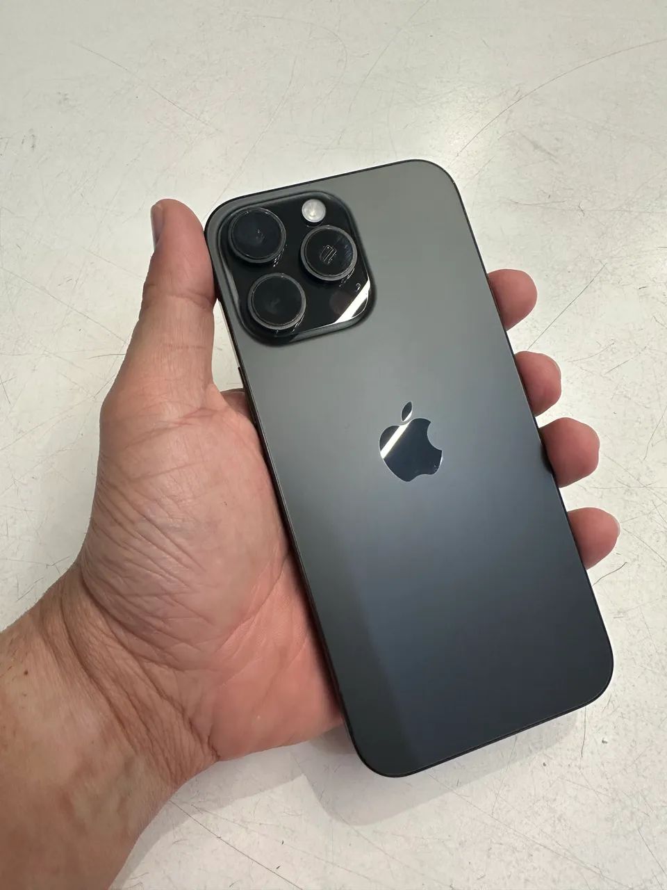 16 Pro Max Space Black / 256Gb (Trincado)