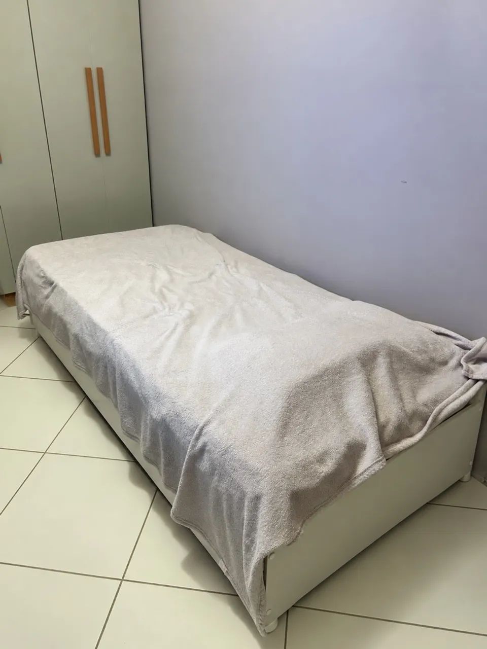Vendo cama de solteiro com colchão 