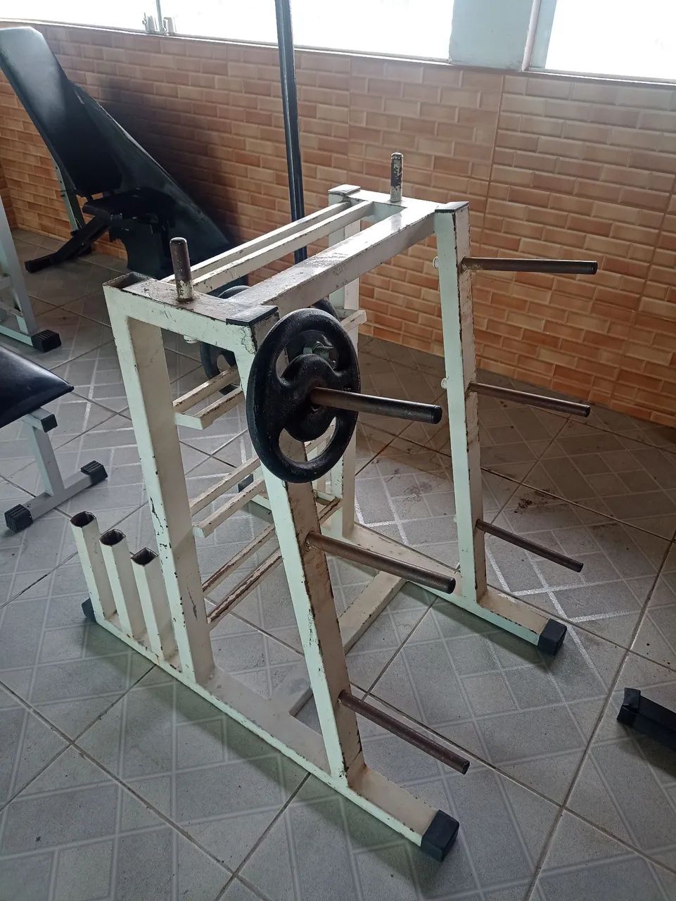 Vendo suporte de anilhas, alteres e barras 