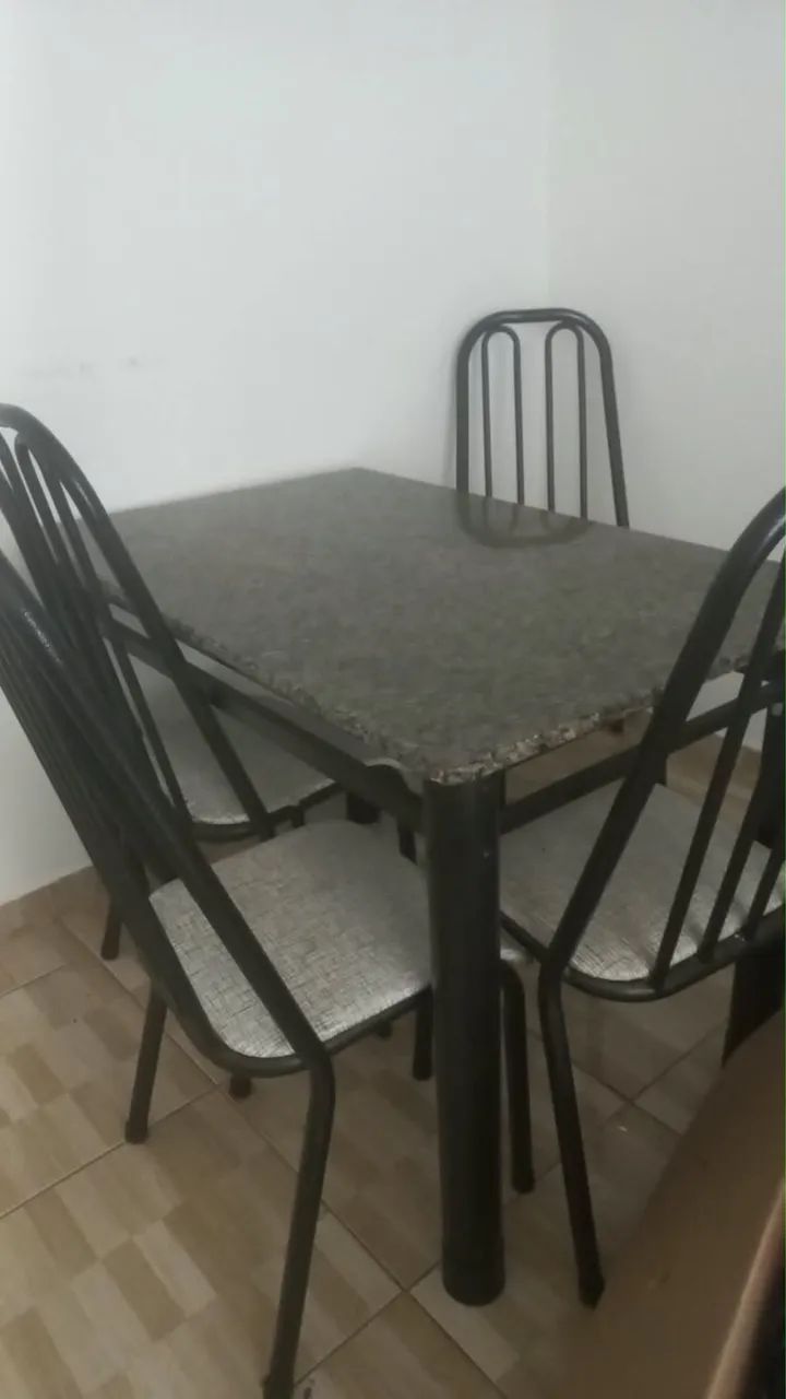 Mesa 4 cadeiras