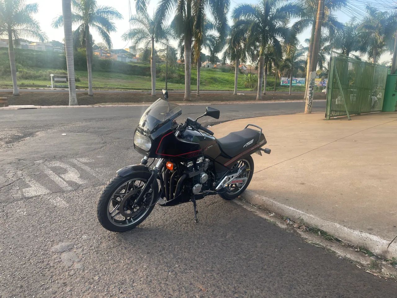 Cbx 750f 