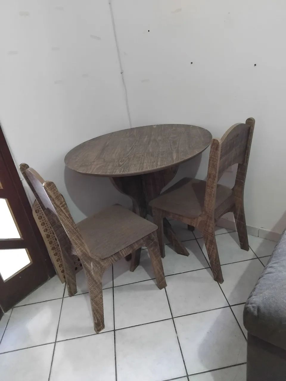 Mesa com 2 cadeiras sala  - Foto 5