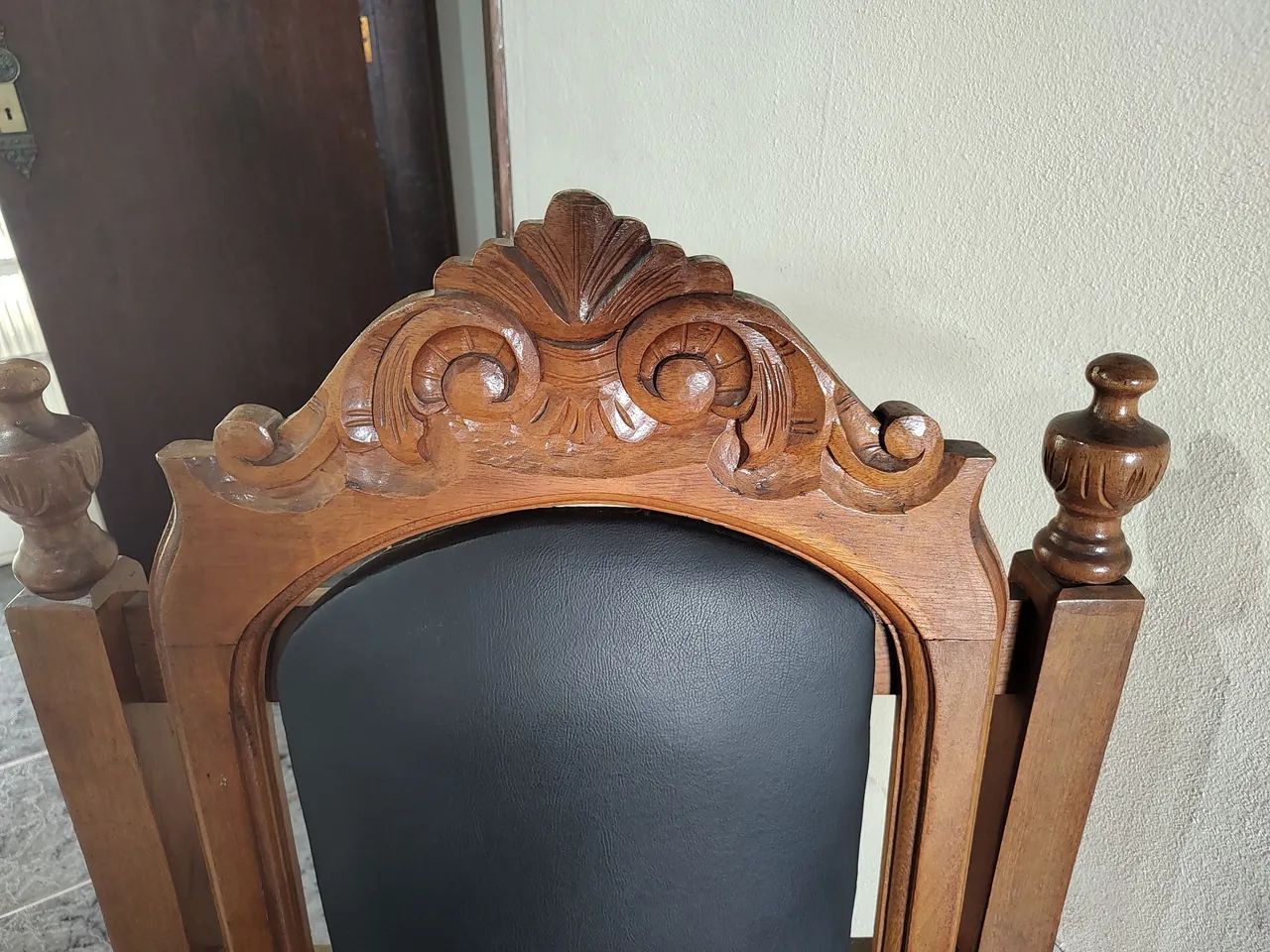 Poltrona antiguidade madeira maciça  - Foto 3