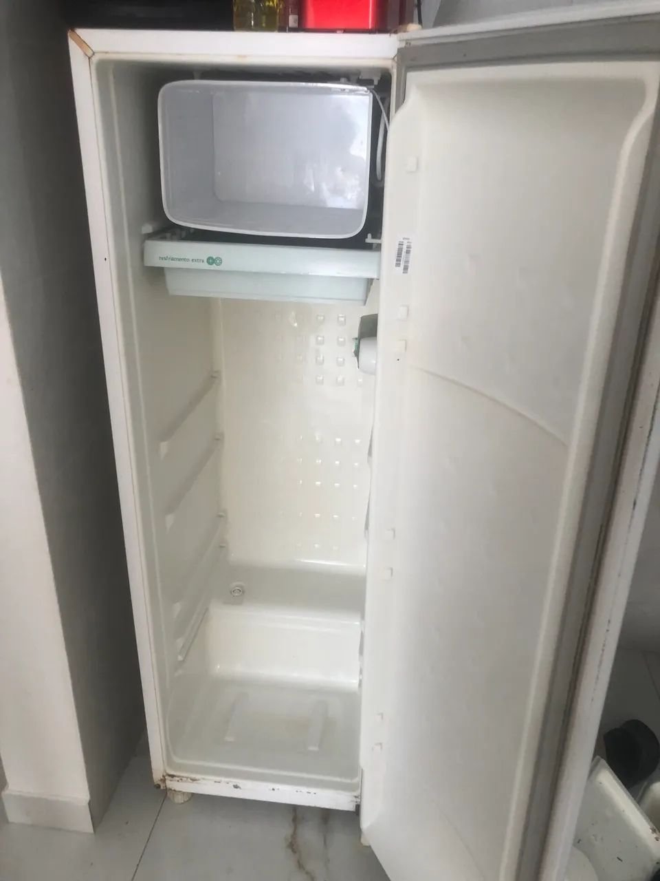 Geladeira funcionando perfeitamente!! Valor renegociável  - Foto 2