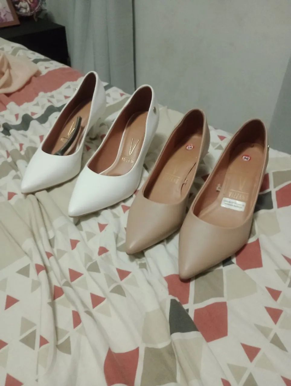  Dois Scarpin branco e nude tamanho dos dois 37