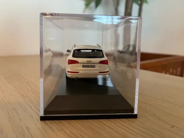 Miniatura Audi Q5 1.43 Branco. - Foto 5