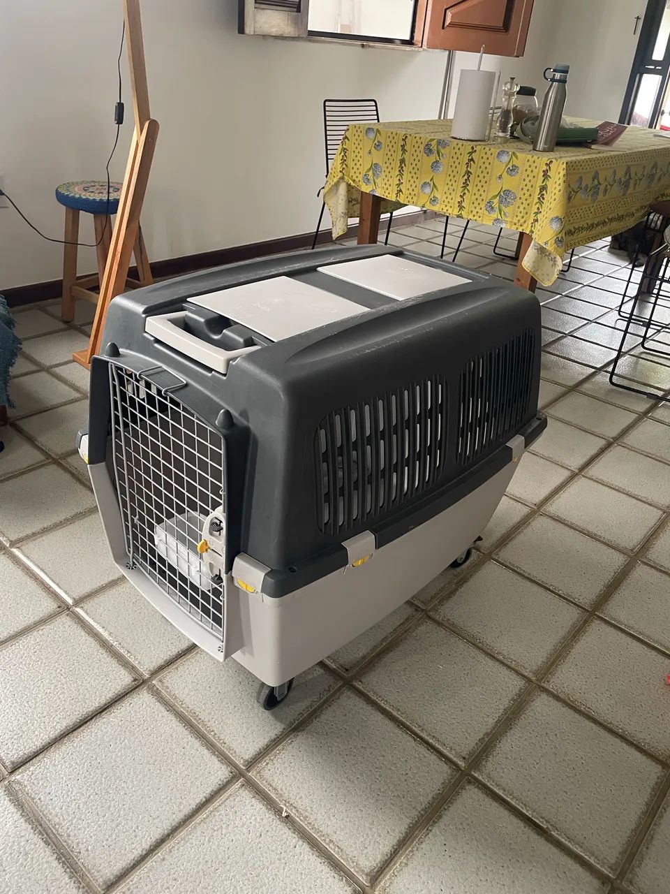 Caixa de Transporte Chalesco Gulliver Cinza Com Rodinhas para Cães e Gatos
