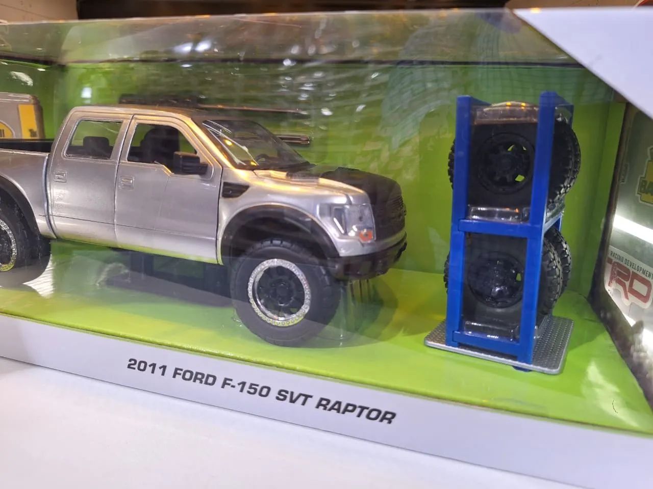 Miniatura 1/24 - Ford F-150 SVT Raptor 2011 - Jada (nova com caixa) - Foto 2
