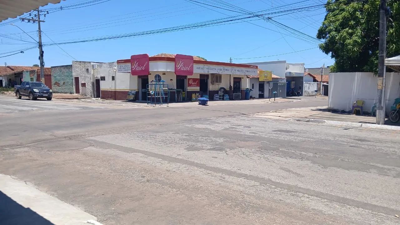 Esquina comercial e residencial 