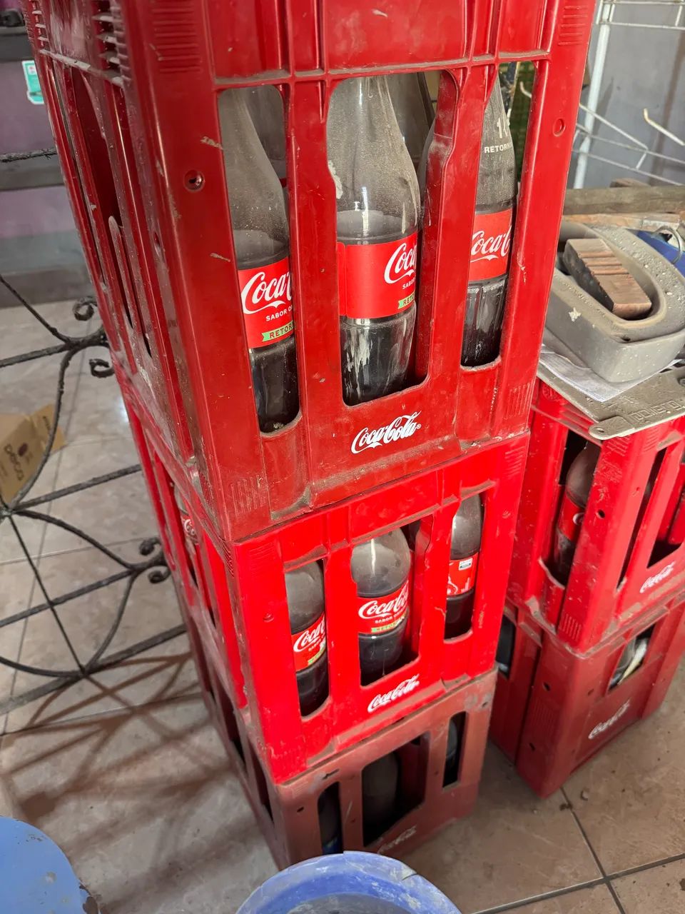 Engradados e vasilhames da coca retornável 