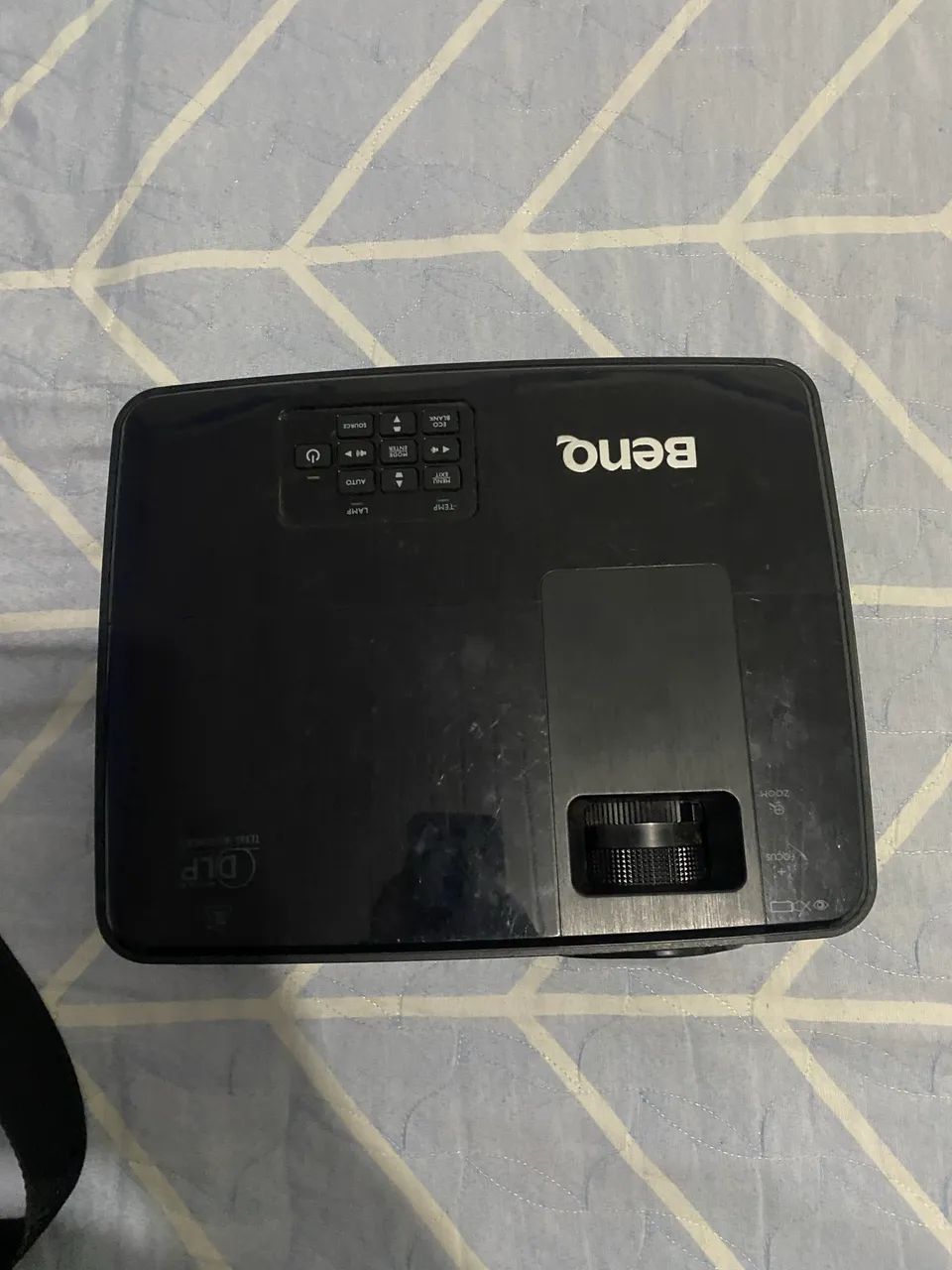 Projetor Benq + caixa de som Mancer