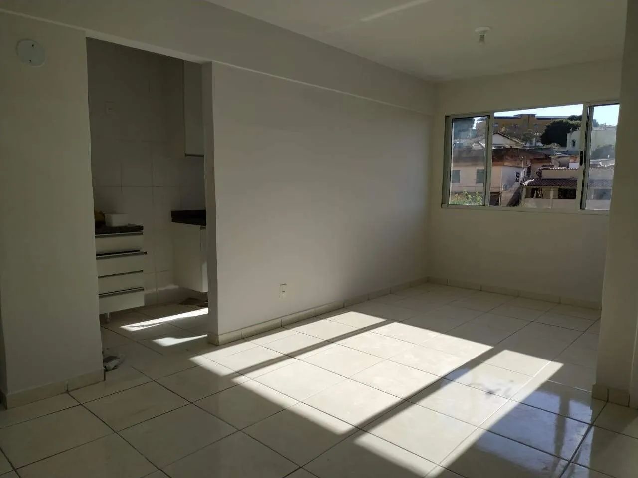 Prédio muito bem localizado, próximo a todo o comércio da região, com elevador e salão de 