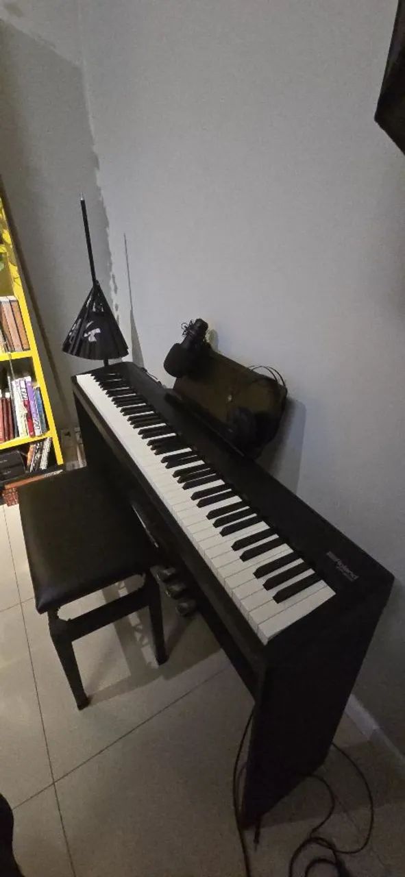 Roland FP30X Completo com Pedal Triplo, Estante e Banqueta