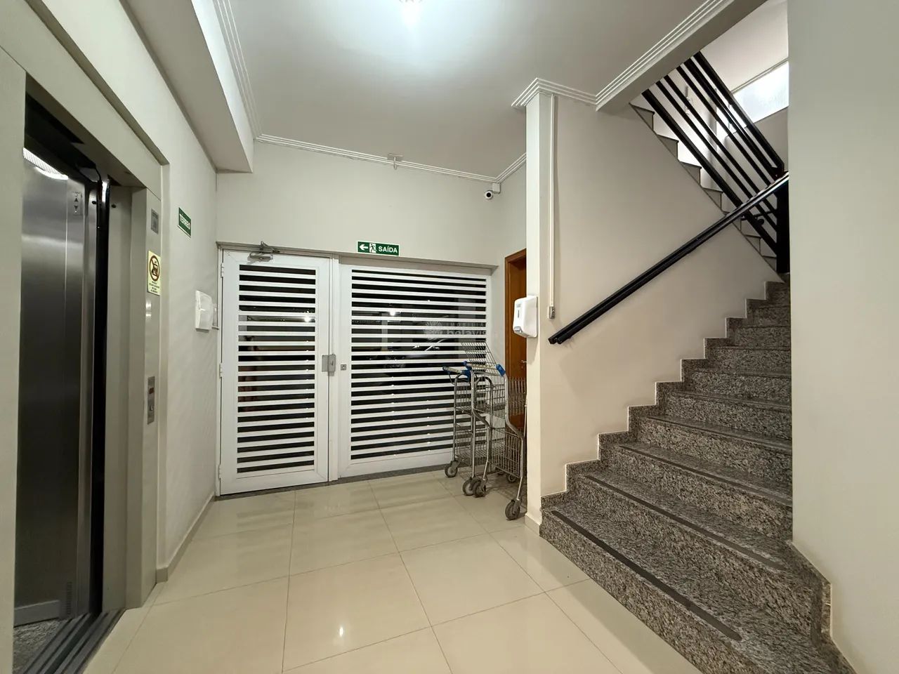 APARTAMENTO À VENDA NO EDIFÍCIO MONTE CASTELO - REGIÃO CENTRAL - APUCARANA - Foto 2