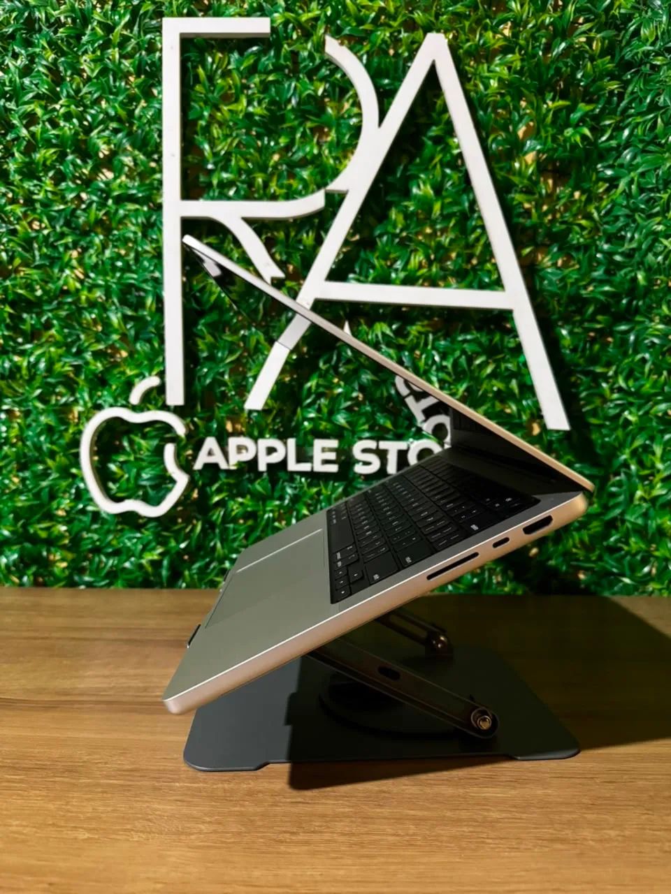 MacBook Pro M1 Pro 14 inch 16gb ram 512gb SSD - Notebooks - Jardim