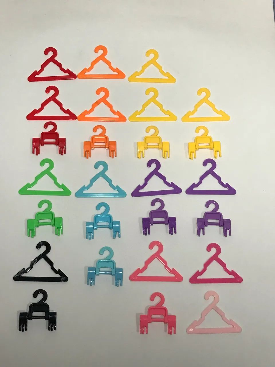 Boneca Rainbow High - lote de cabides série 1 - Foto 2