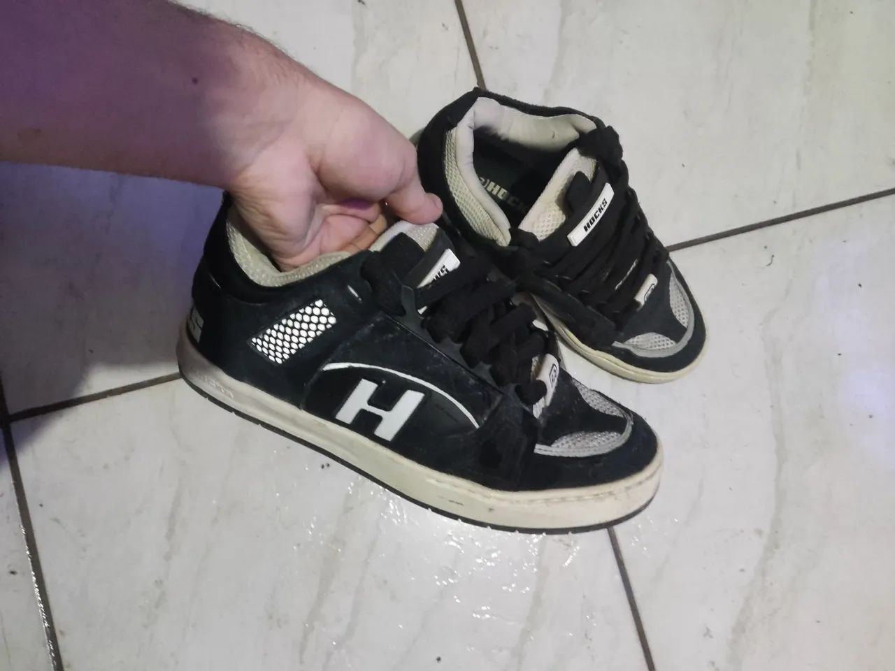 Tênis hocks em bom estado