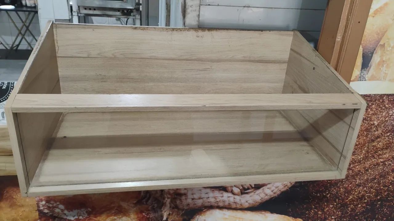 Vendo caixa de pão 
