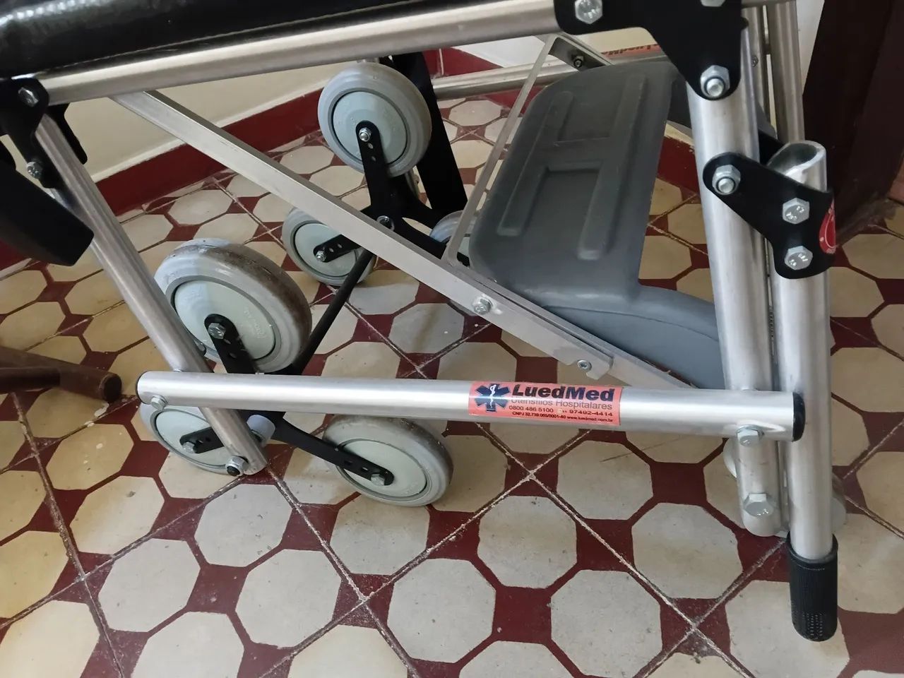 Cadeira de roda para escada - Foto 3