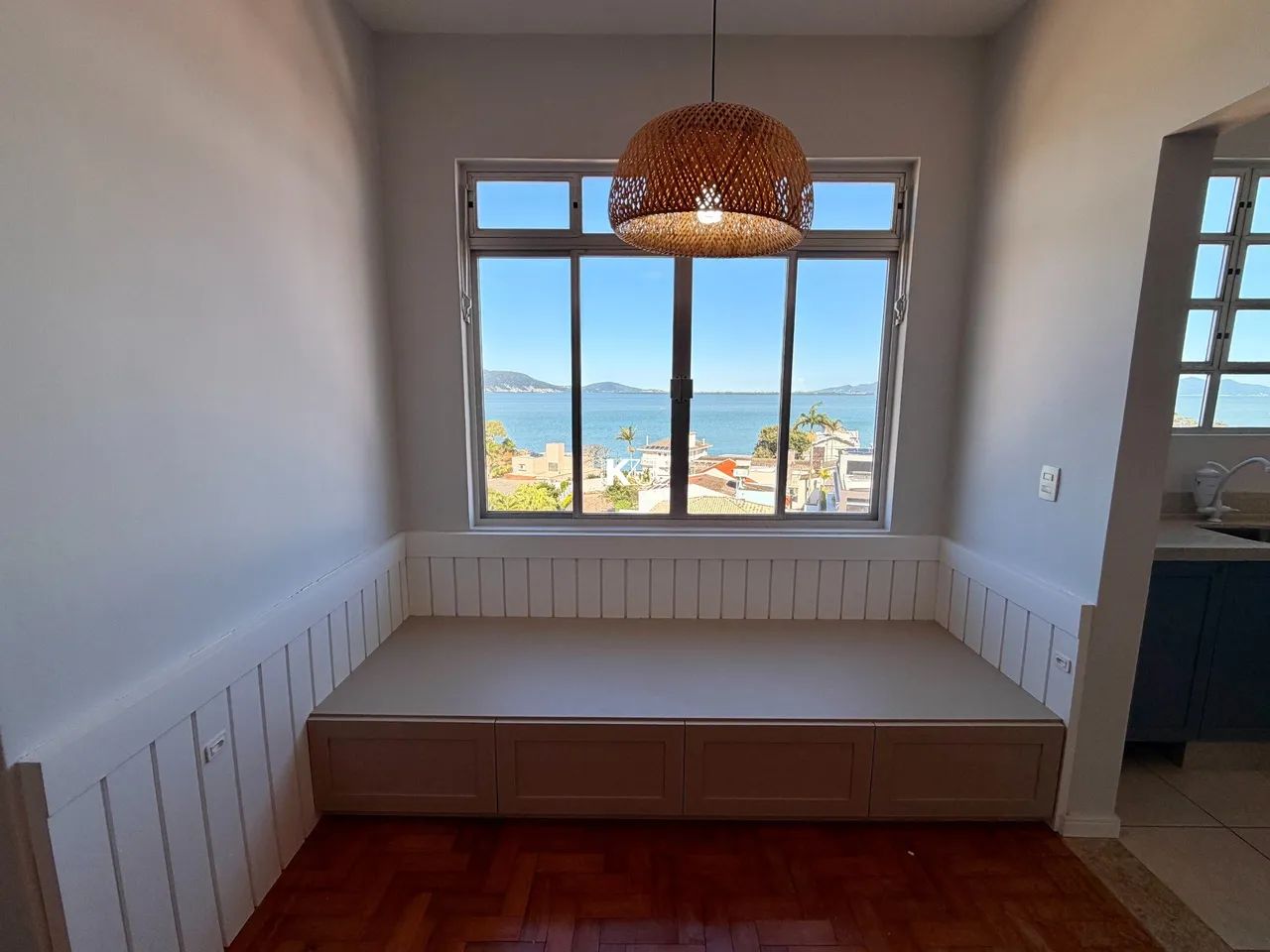 Apartamento 02 dormitórios para alugar em Coqueiros - Foto 2