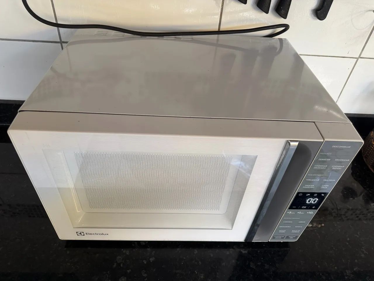 Vendo Microondas Branco Eletrolux Efficient 36L 1600w - 127V  - Foto 2