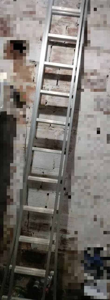 Vendo escada de alumínio 11 degraus semi nova