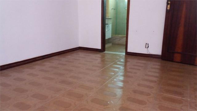 Tijuca Metrô Saens Pena 1 quarto e sala amplo, agende visita