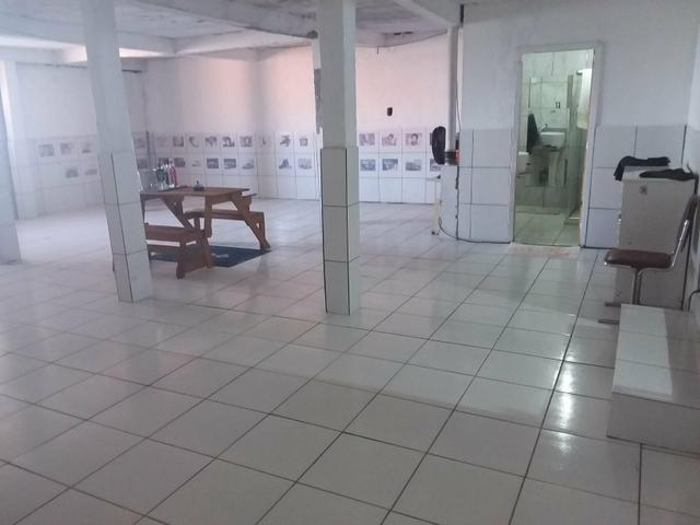 Depósito com escritório, cozinha, garagem e banheiro