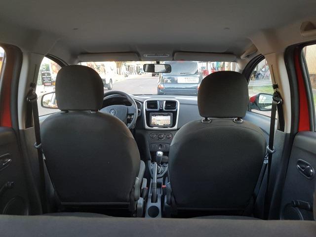 Sandero 1.6 Auto. Top Impecável cheira a zero km - Foto 14