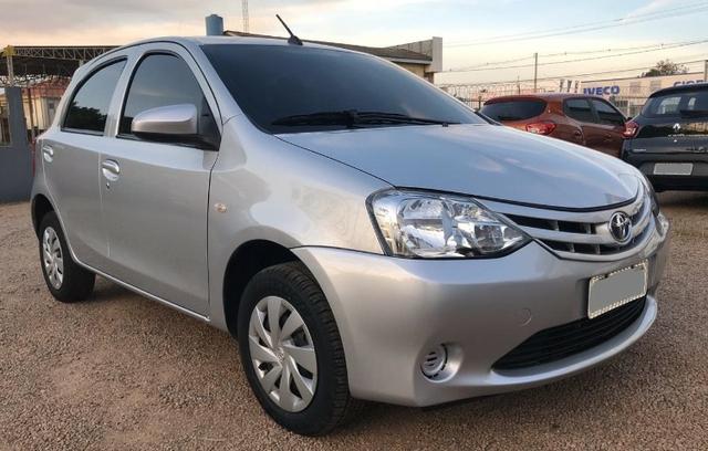 Etios Hatch X 1.3 Completo Super Conservado - Foto 7