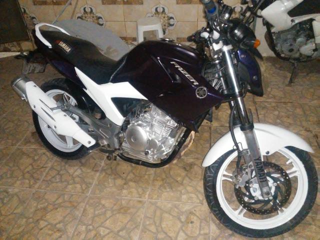 Vendo uma moto feize top de linha toda legalizada so no ppnto de transferi - Foto 2