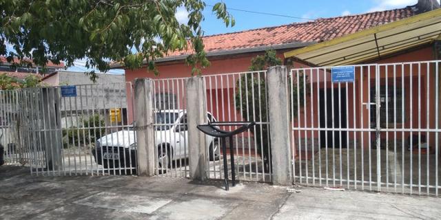 Terreno com 3 casas na Fazendinha em ótimo local 379.000 - Aceita carta e carro - Foto 2