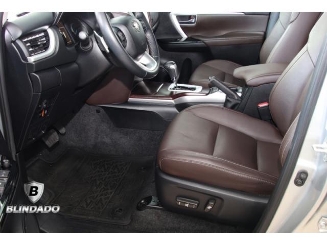 TOYOTA HILUX SW4 2.8 SRX 4X4 7 LUGARES 2017 - Foto 7