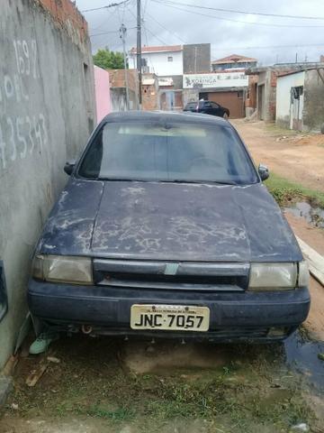 Vende-se um carro Fiat tipo para retirada ou bota pra roda