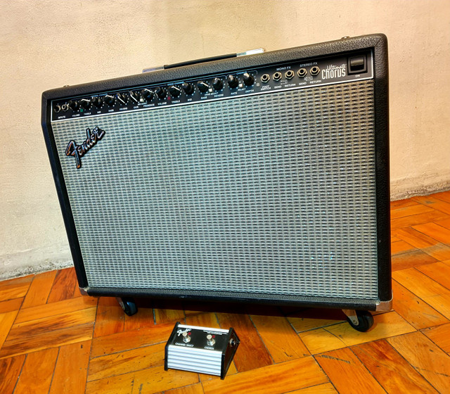 Amplificador Fender Ultimate Chorus 130w Marshall Vox Orange laney blackstar peavey