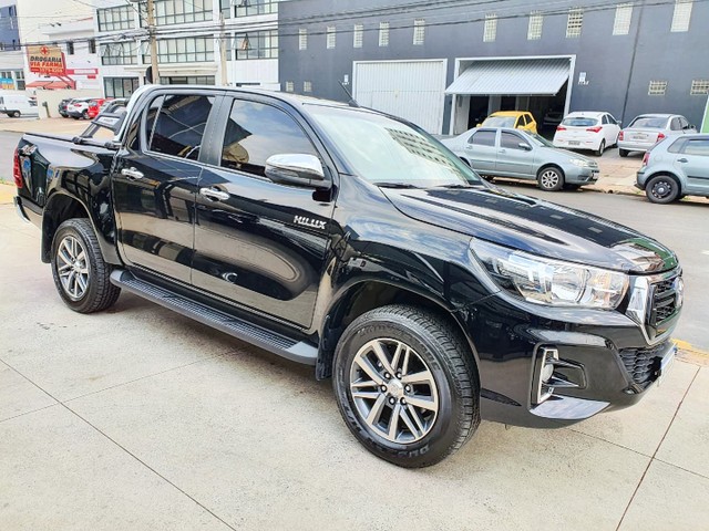 TOYOTA-HILUX