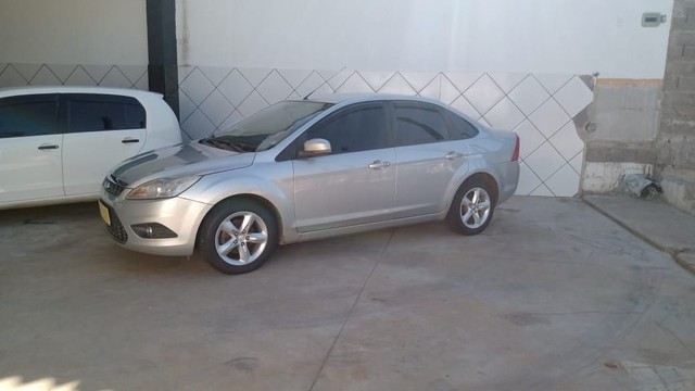 FORD FOCUS SEDAN