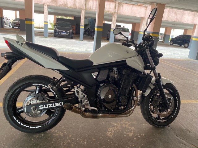 MOTO BANDIT SUZUKI