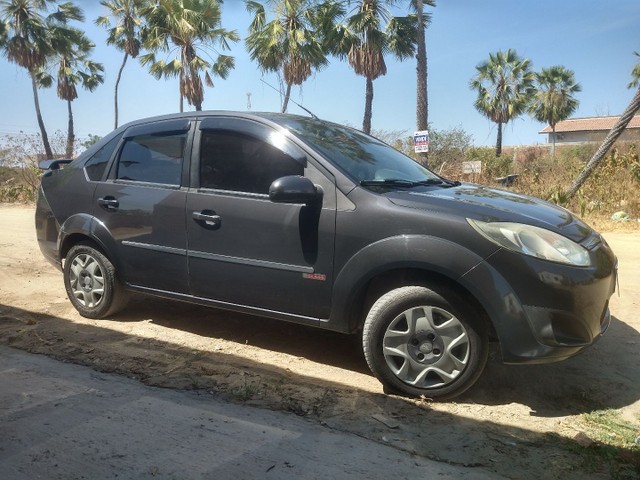FIESTA SEDAN COMPLETO