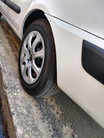 VENDO UM CLIO SEDÃ 1.6 OU TROCO POR MOTO OU CARRO