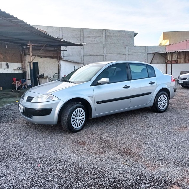 VENDO RENAULT MEGANE SEDAN