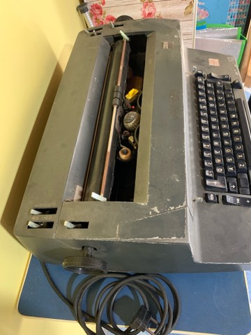 Máquina de escrever elétrica IBM 82c 