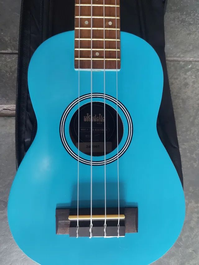 Ukulele on sale soprano olx