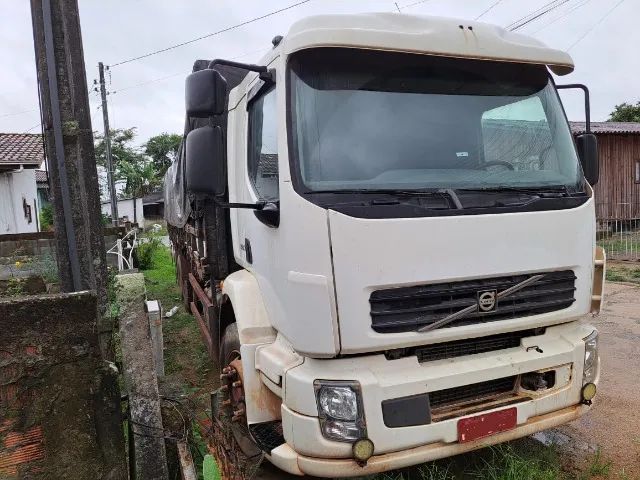 Volvo VM 260 6x2 ano 2011  - Foto 3