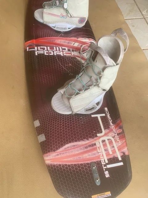 prancha liquid force 134 + botas hyperlite  - Foto 3
