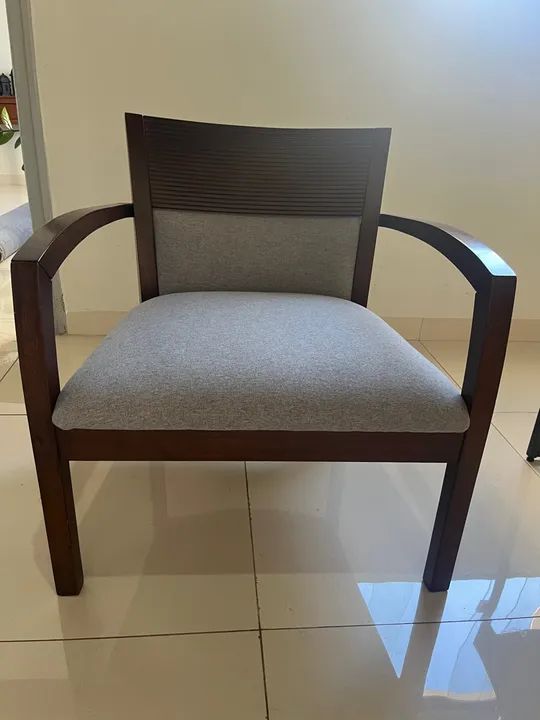 Poltrona de Madeira Maciça - Foto 4