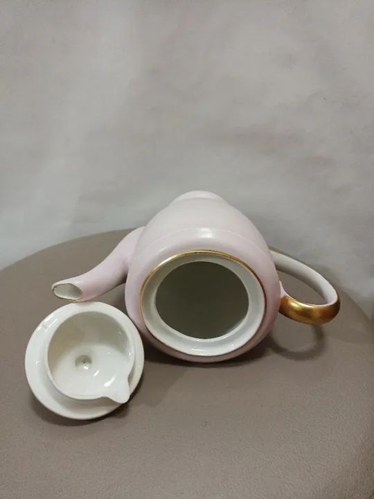 Bule de Chá Rosa com Detalhes Dourados porcellana Mauá  - Foto 3
