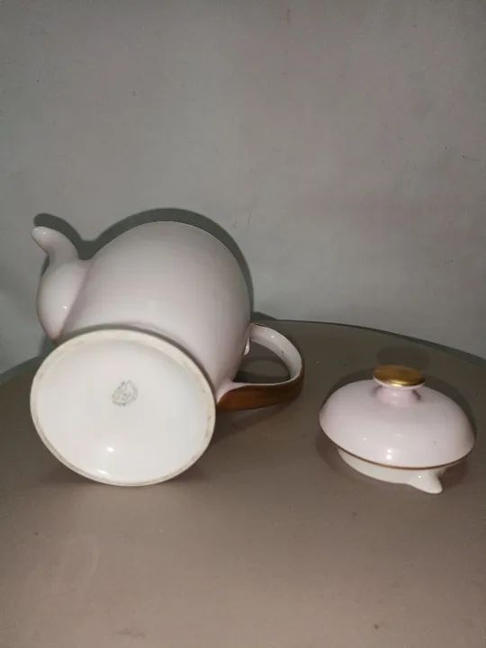 Bule de Chá Rosa com Detalhes Dourados porcellana Mauá  - Foto 4