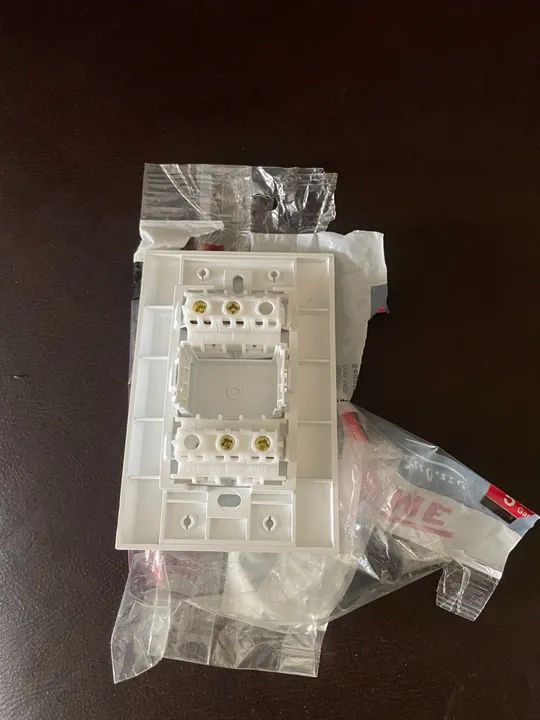 Conjunto 4x2 com 2 Interruptores Simples 16A 250V Modulare Fame - Foto 4