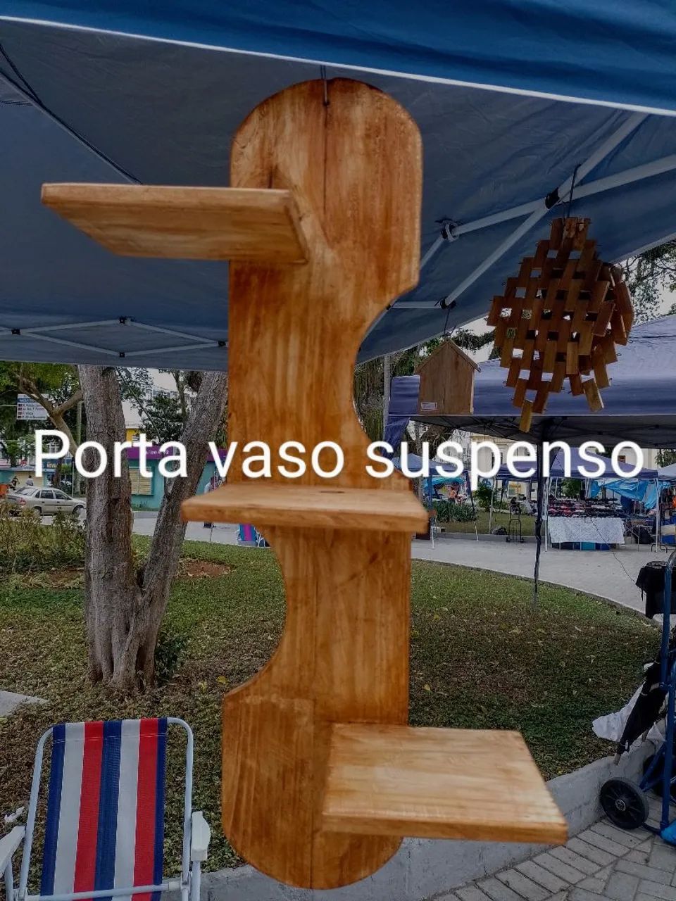 Porta vaso suspenso em madeira